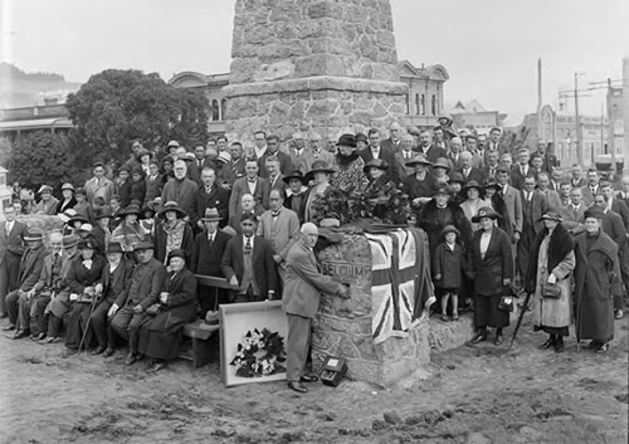 NZ's prime minister and gathered crowd on Anzac Day 1925 placing of the battlefield soil ceremony in the Māori WW1 war memorial at Motoua Gardens, Pakāitore, Whanganui.